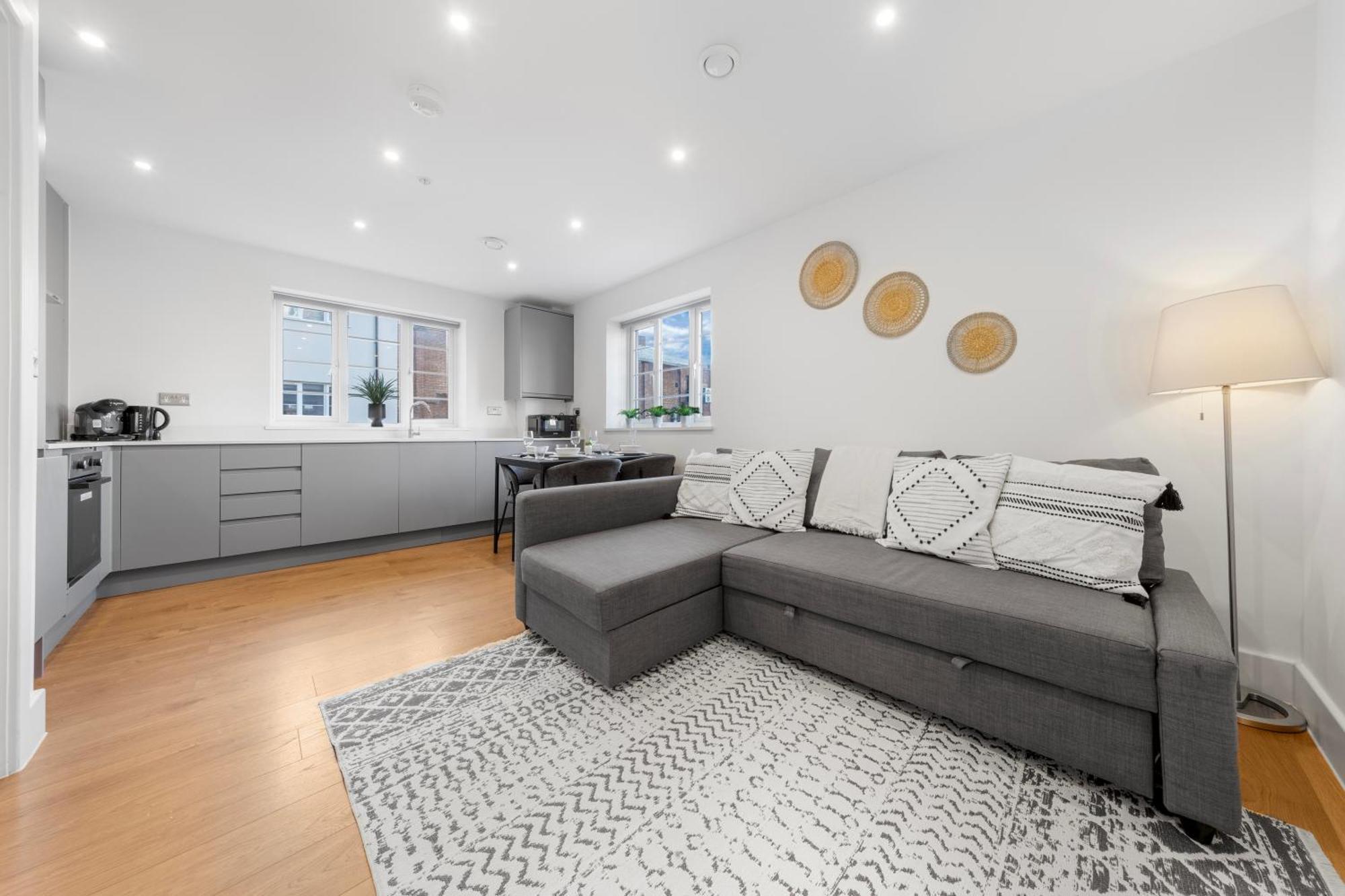 Stylish Nine Elms Vauxhall 1 Bedroom Apartment *