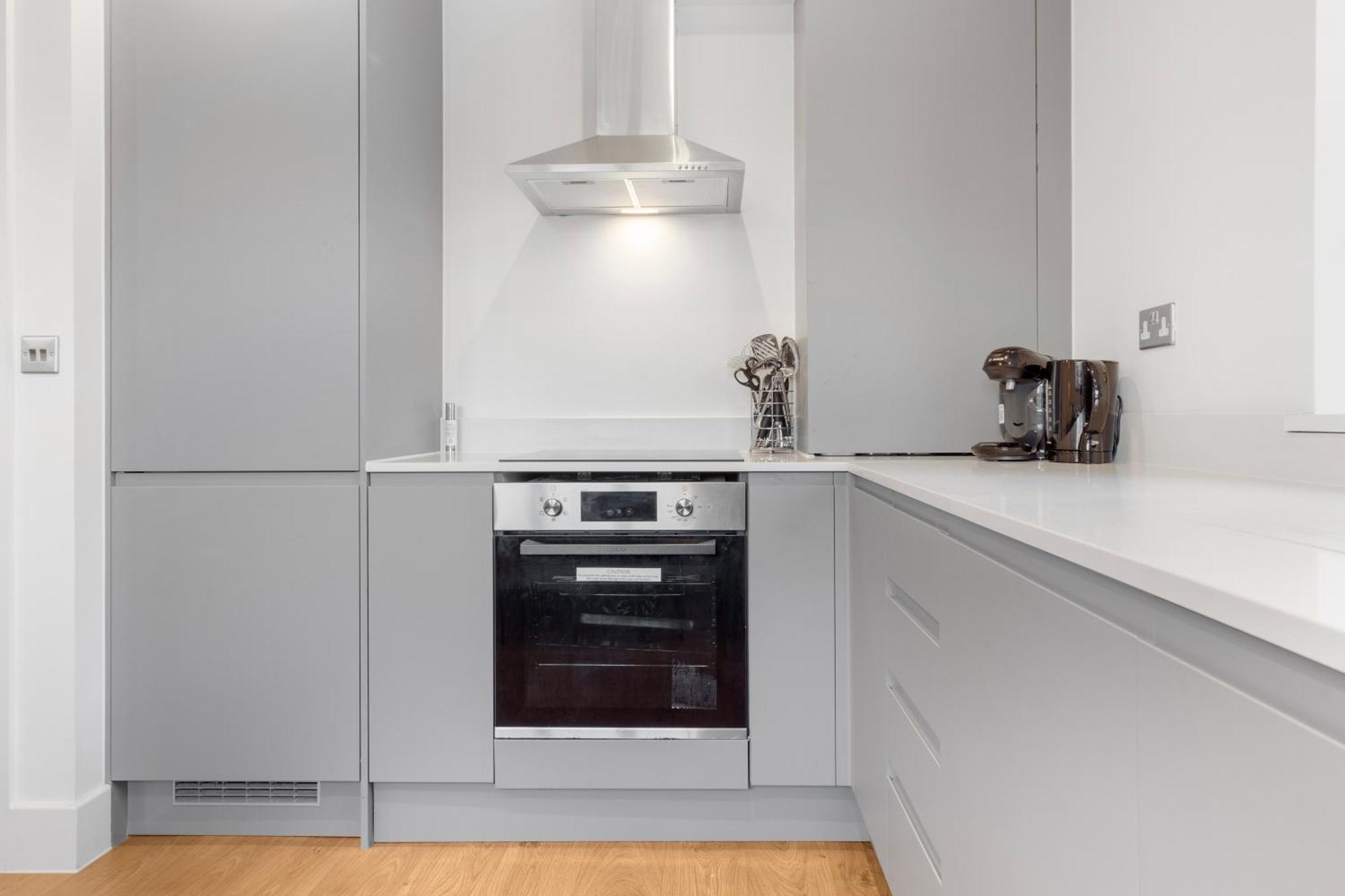 Stylish Nine Elms Vauxhall 1 Bedroom Apartment *